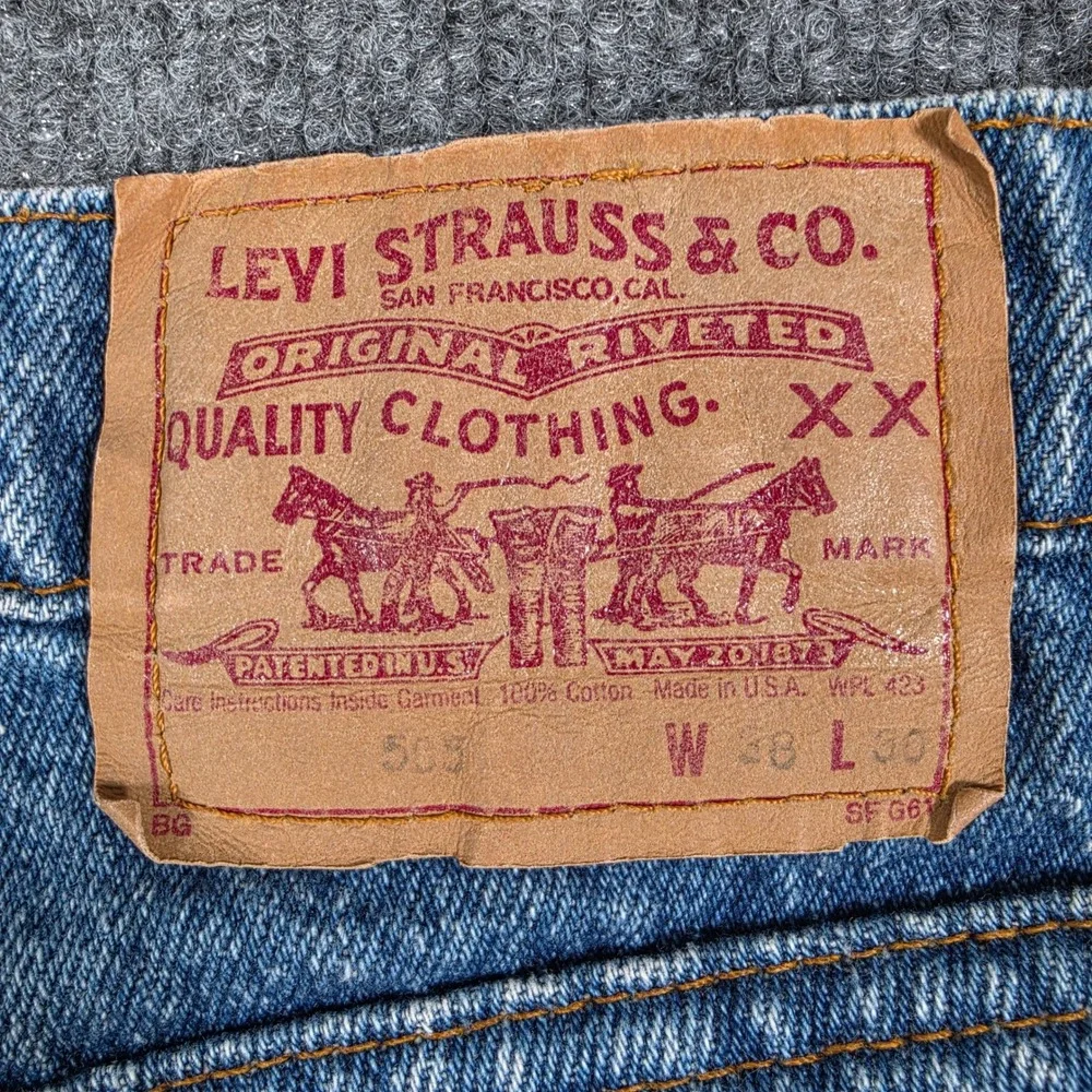 Vintage Levis 505 Jeans Mens 38x30 Medium Wash Blue Denim Straight Made in USA